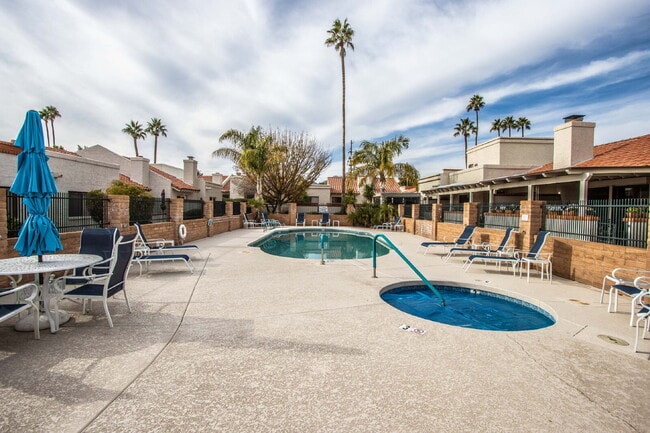 Building Photo - Available! Beautiful fully furnished/equipped 3BR patio home.