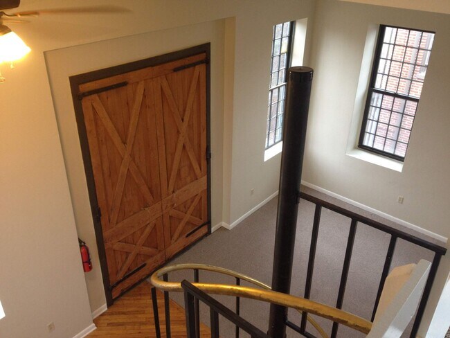 Building Photo - 234 W Clarke Ave