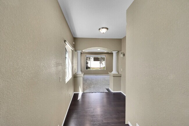 Building Photo - $2,595.00 - 3 Bed, 2.5 Bath Single Family ...