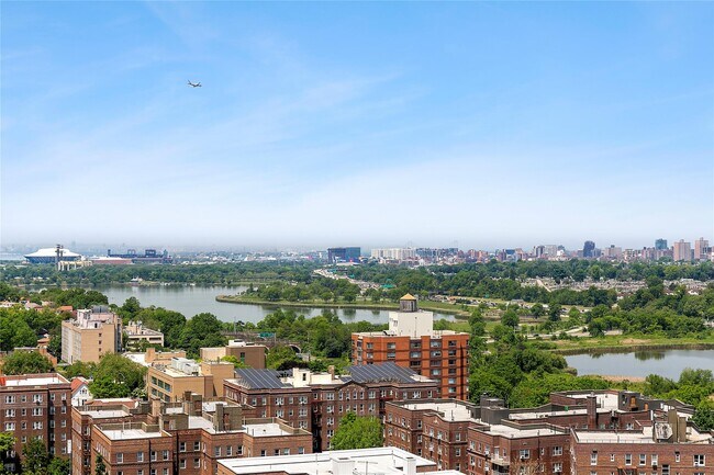 Building Photo - 112-01 Queens Blvd