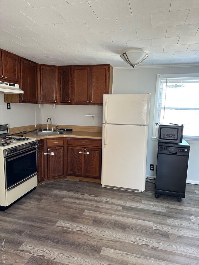 Building Photo - 626 Wool Ave