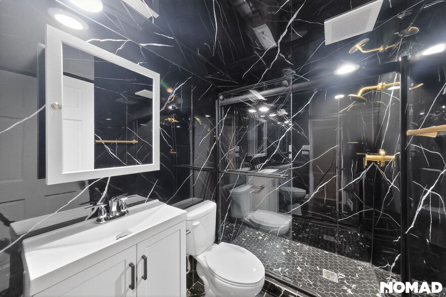 Building Photo - 479 164th St