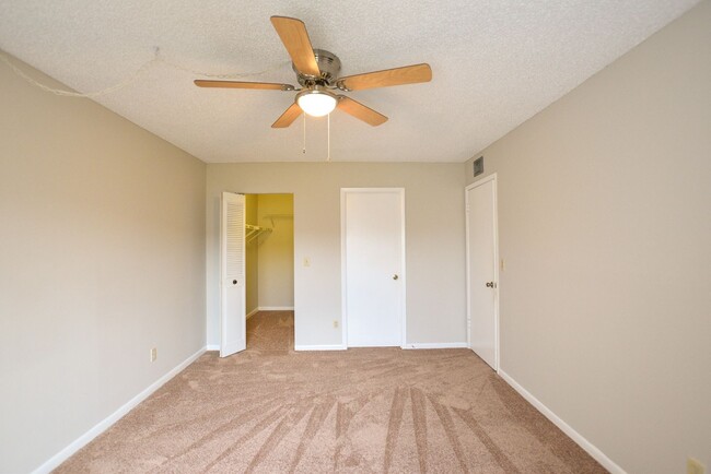 Building Photo - $500 OFF 1 Month's Rent! Beautiful 2 Bed 2...