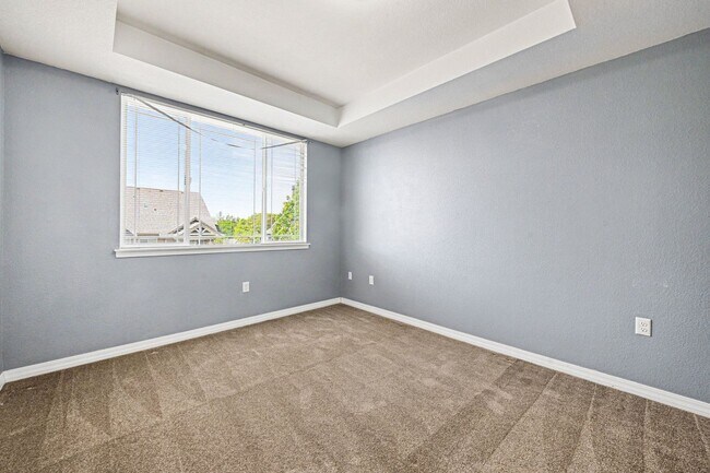 Building Photo - 2450 Windrow Dr