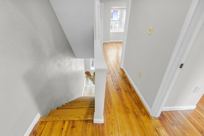 Building Photo - 147 N 10th St