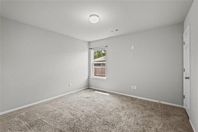 Building Photo - 313 Woodcreek St