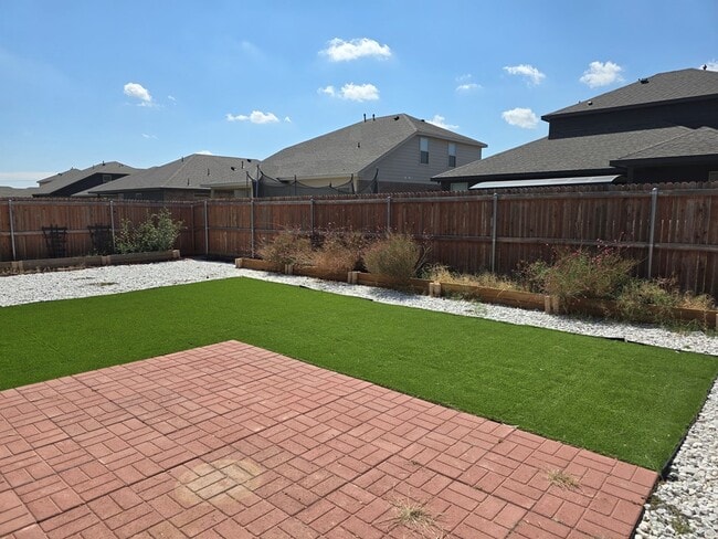 Building Photo - 6911 Longfellow Ranch Rd