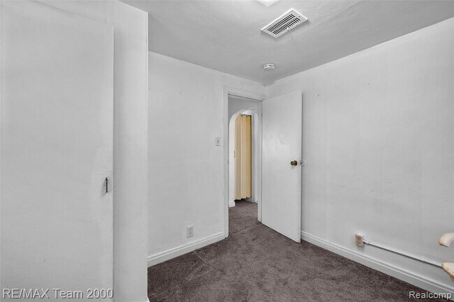 Building Photo - 6627 Mayburn St