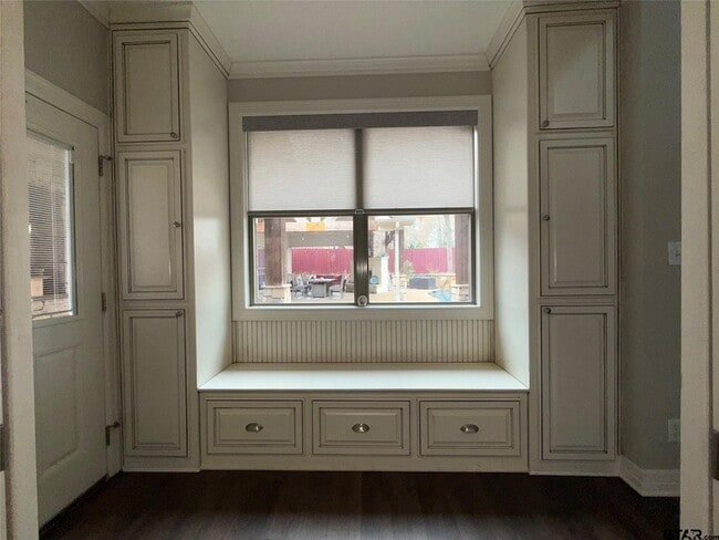 Building Photo - 3815 Holly Ridge Dr