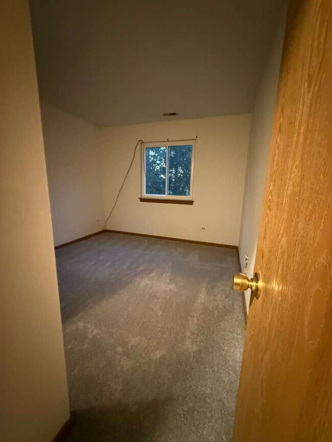 Building Photo - 320 Newport Ln
