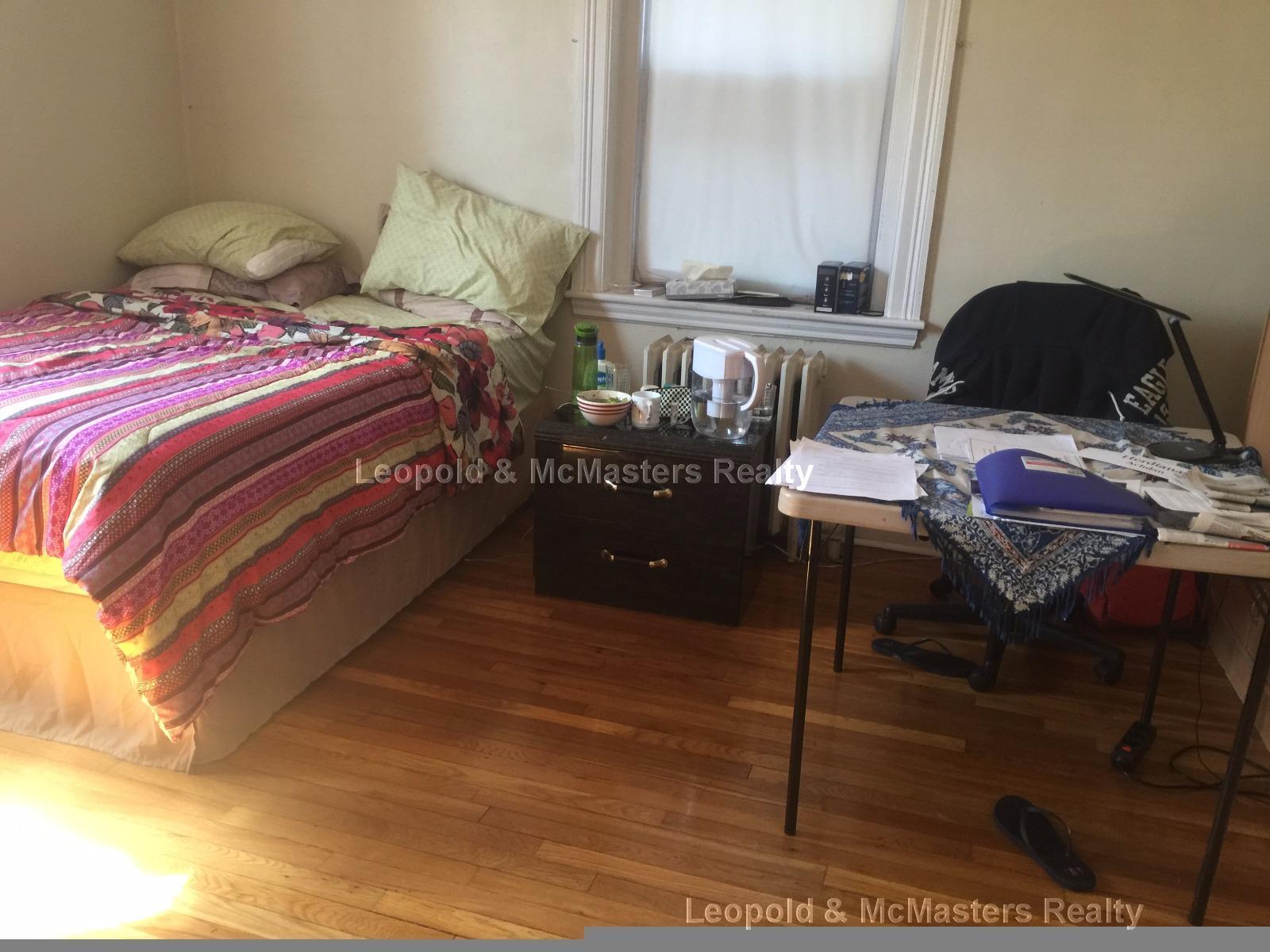 Building Photo - 76 Dunboy St