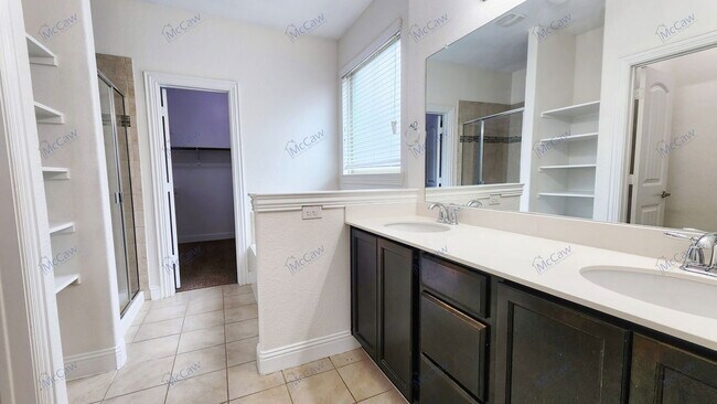 Building Photo - 3808 Hazelhurst Dr