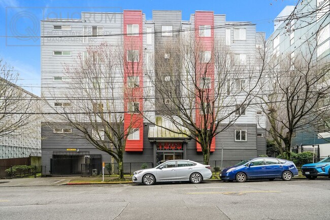 Building Photo - Two Bed Two Bath in Cap Hill (2 Parking Spaces and Storage Included!)