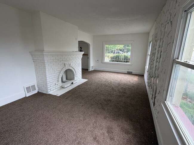 Building Photo - 3724 Hillman St
