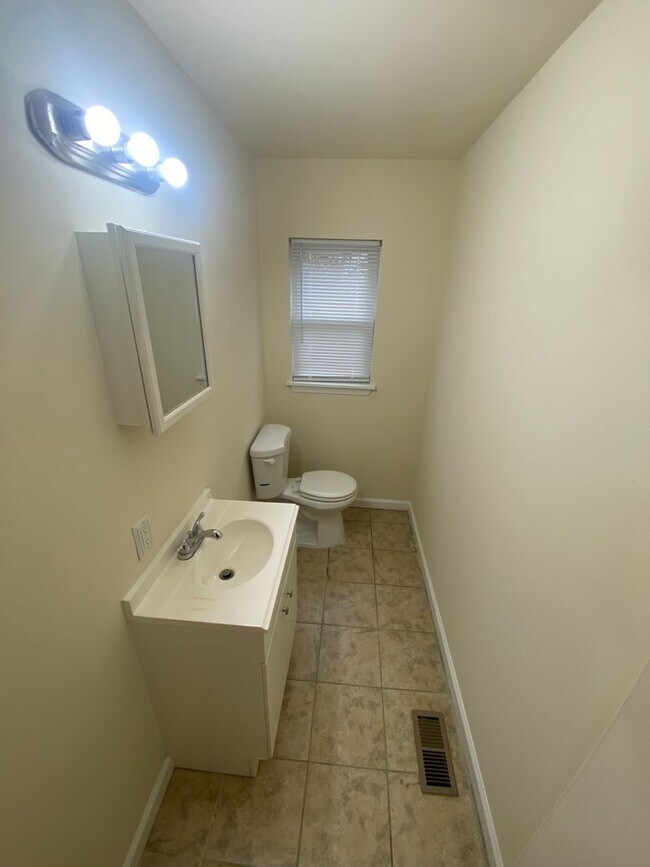 Building Photo - 5934 Vine St