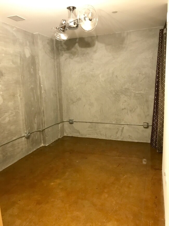 Building Photo - Mint Plaza Loft - Roof Deck & Pet Friendly...