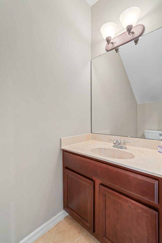 Building Photo - 2911 Upper Park Rd