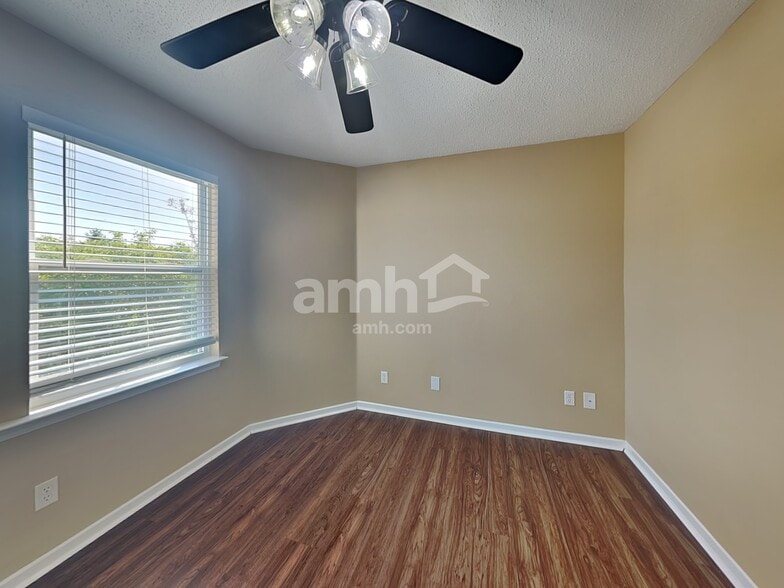 Building Photo - 15065 Fawn Hollow Ln