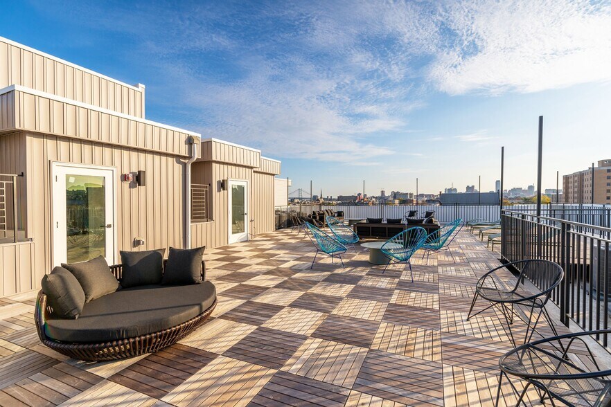 Building Photo - 629 W Girard Ave