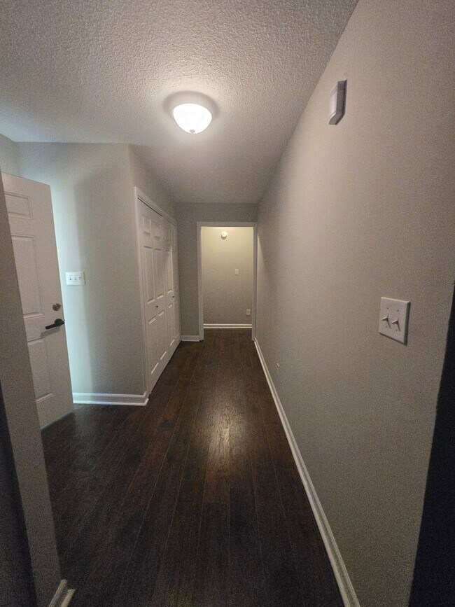 Building Photo - 1569 Colony Park Dr