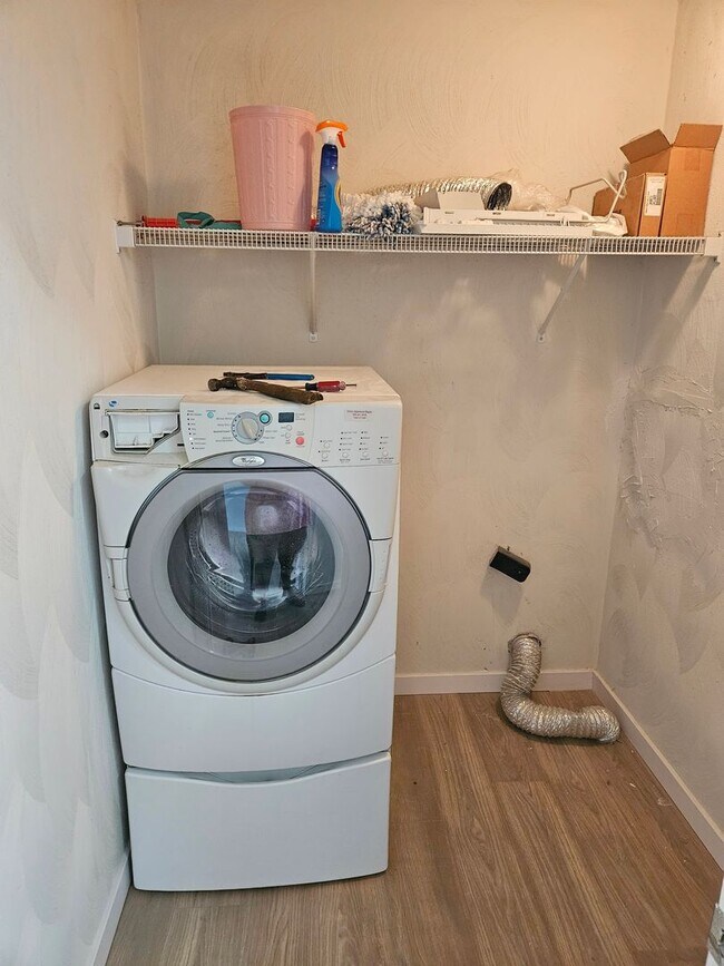 Building Photo - Newly Renovated Two-Story 4BR/2.5BA Home -...