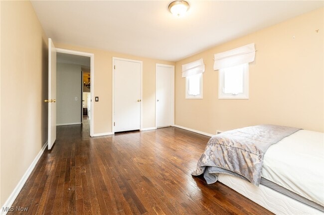 Building Photo - 25035 Penshurst Dr