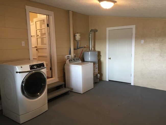 Building Photo - Cute 1 bedroom +office with 1 bath house in Washington County