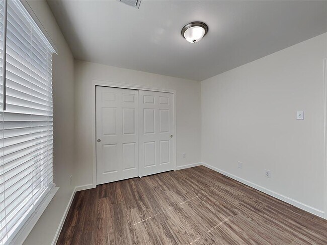 Building Photo - 11731 Rolling Stream Dr