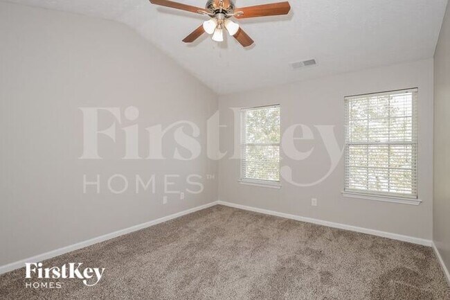 Building Photo - 8124 Valley Ridge Dr