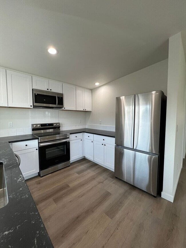 Building Photo - Professional Photos Coming Soon!