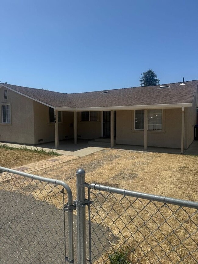 Primary Photo - Great 2 Bedrooms 1 Bath