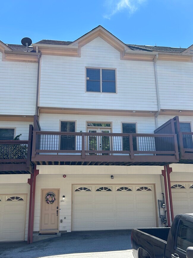 Building Photo - 1281 Dahlgren Lane