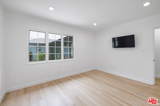 Building Photo - 3710 Glenridge Dr