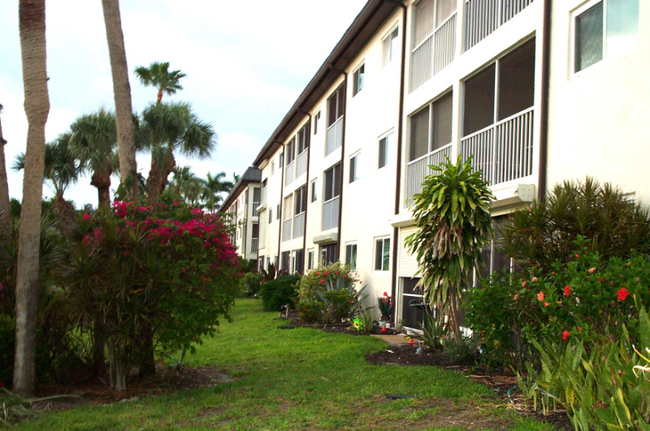 Building Photo - 1018 Manatee Rd