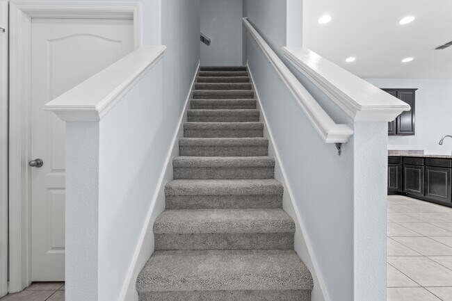 Building Photo - 11408 Center Lake Dr