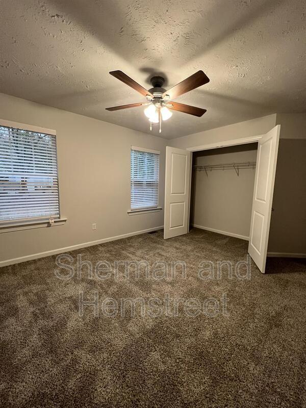 Building Photo - 7038 Hummingbird Dr