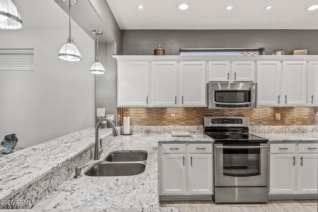 Building Photo - 16232 W Montoya Dr