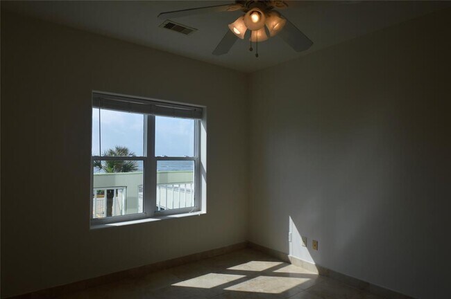 Building Photo - 9420 Seawall Blvd