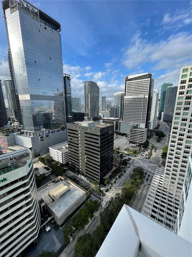 Building Photo - 951 Brickell Ave