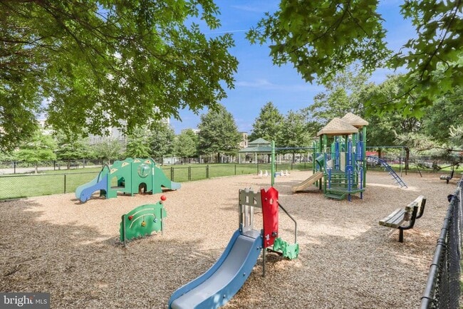 Building Photo - 501 Slaters Ln