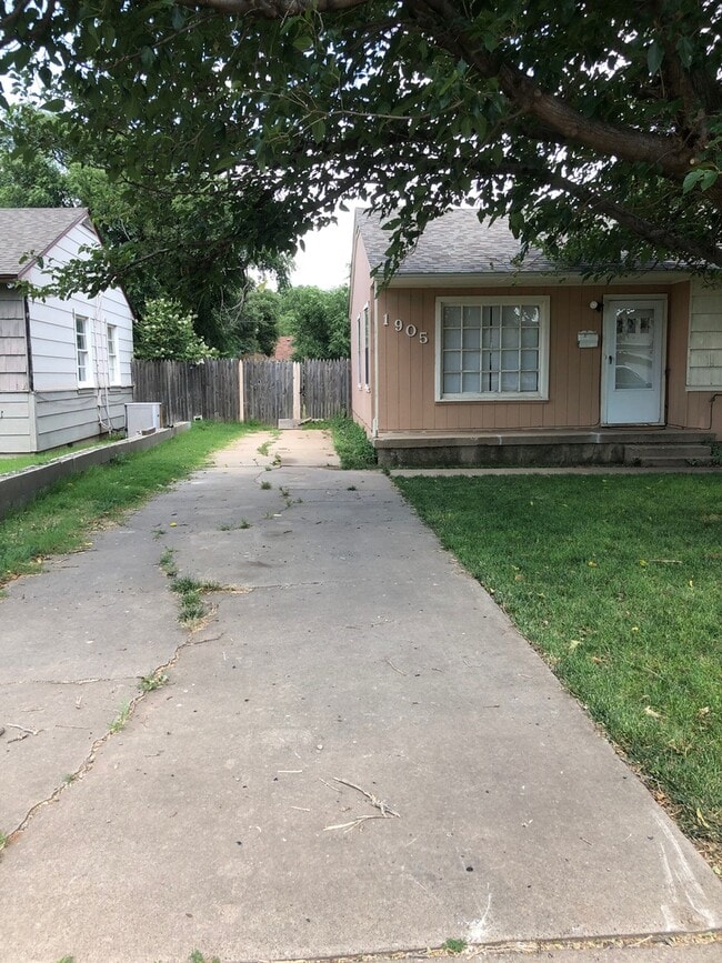 Building Photo - Located in Avondale!!! 3/1 Large Fenced Ba...