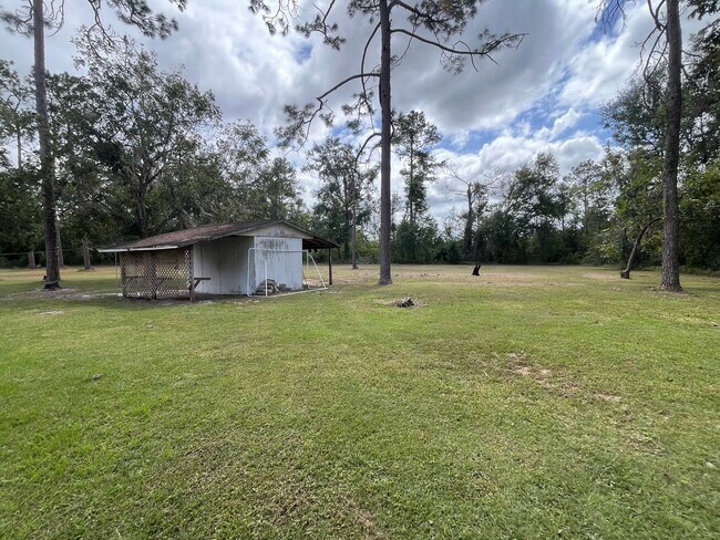 Building Photo - Spacious 4-Bedroom Brick Home on 1 Acre – ...