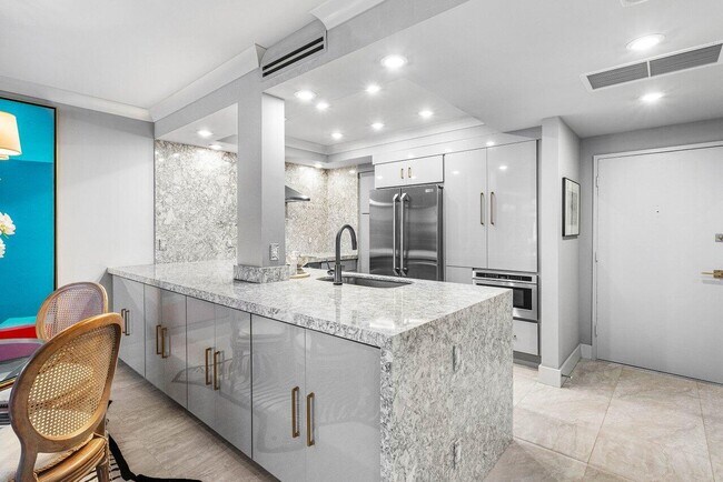 Building Photo - 2295 S Ocean Blvd