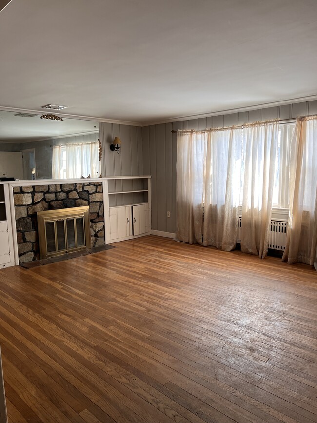 Building Photo - 72 Carlton St