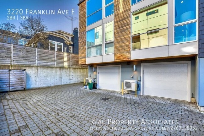 Building Photo - 3220 Franklin Ave E