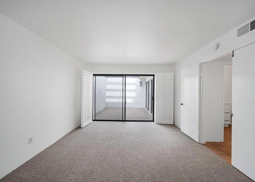 Building Photo - 20 San Sebastian Dr