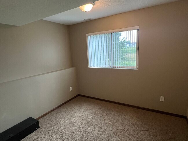 Building Photo - 5179 Castleview Dr NW