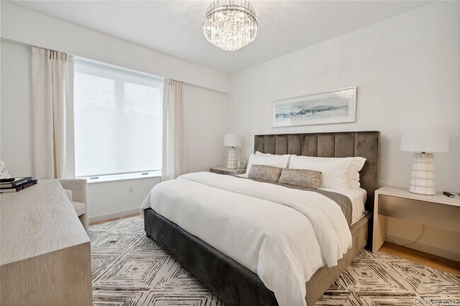 Building Photo - 218 Middle Neck Rd