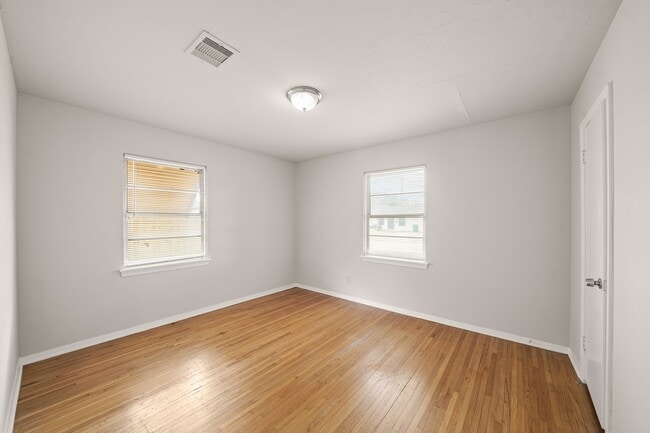 Building Photo - 3301 Earl St