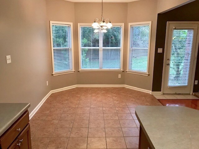 Building Photo - Fantastic Home In A Great Location! Spacio...